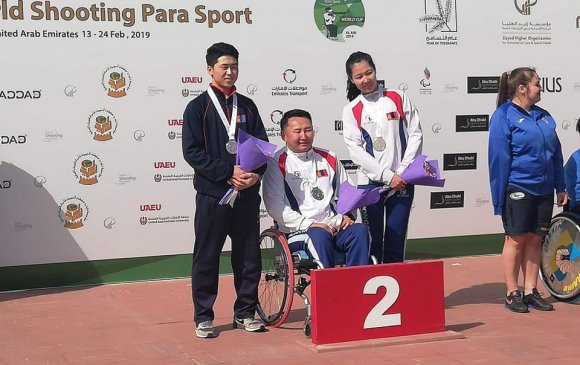 Монголын баг мөнгөн медаль хүртэв