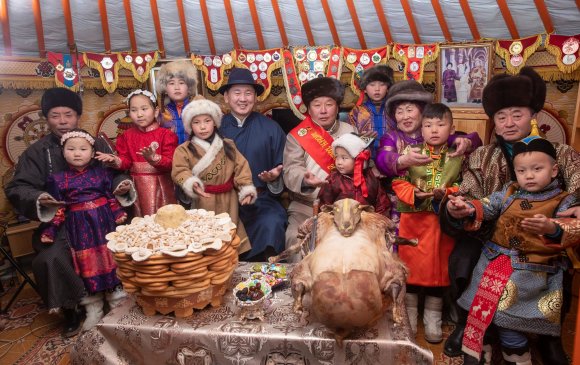 Монгол Улсын Ерөнхий сайд У.Хүрэлсүх сар шинийн мэндчилгээ дэвшүүлэв