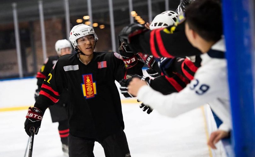 Монголын хоккейчид хоёр тоглолтод 22 гоол оруулжээ