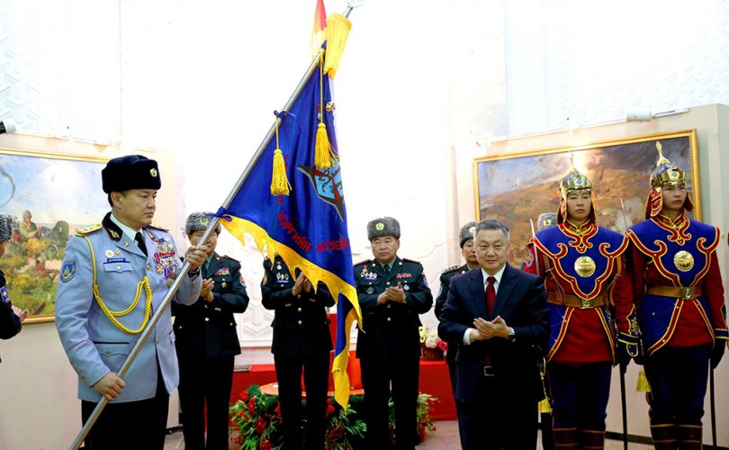 Монгол цэргийн музейг Цэргийн гавьяаны улаан тугийн одонгоор шагналаа