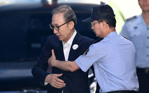 Өмнөд Солонгосын экс Ерөнхийлөгч батлан даалтаар суллагдлаа