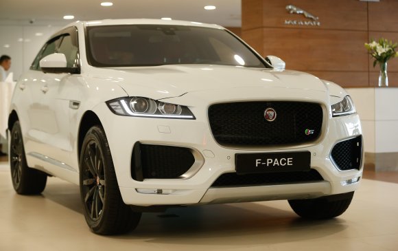 "Jaguar Land Rover" брэнд автомашины шинэ үзэсгэлэнгийн танхимтай боллоо
