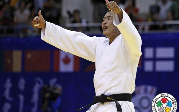Л.Отгонбаатар алтан медаль хүртэж, Монголын баг дэд байранд оров