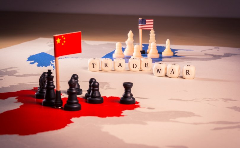 Хятад адгаж, АНУ тэвчиж байна