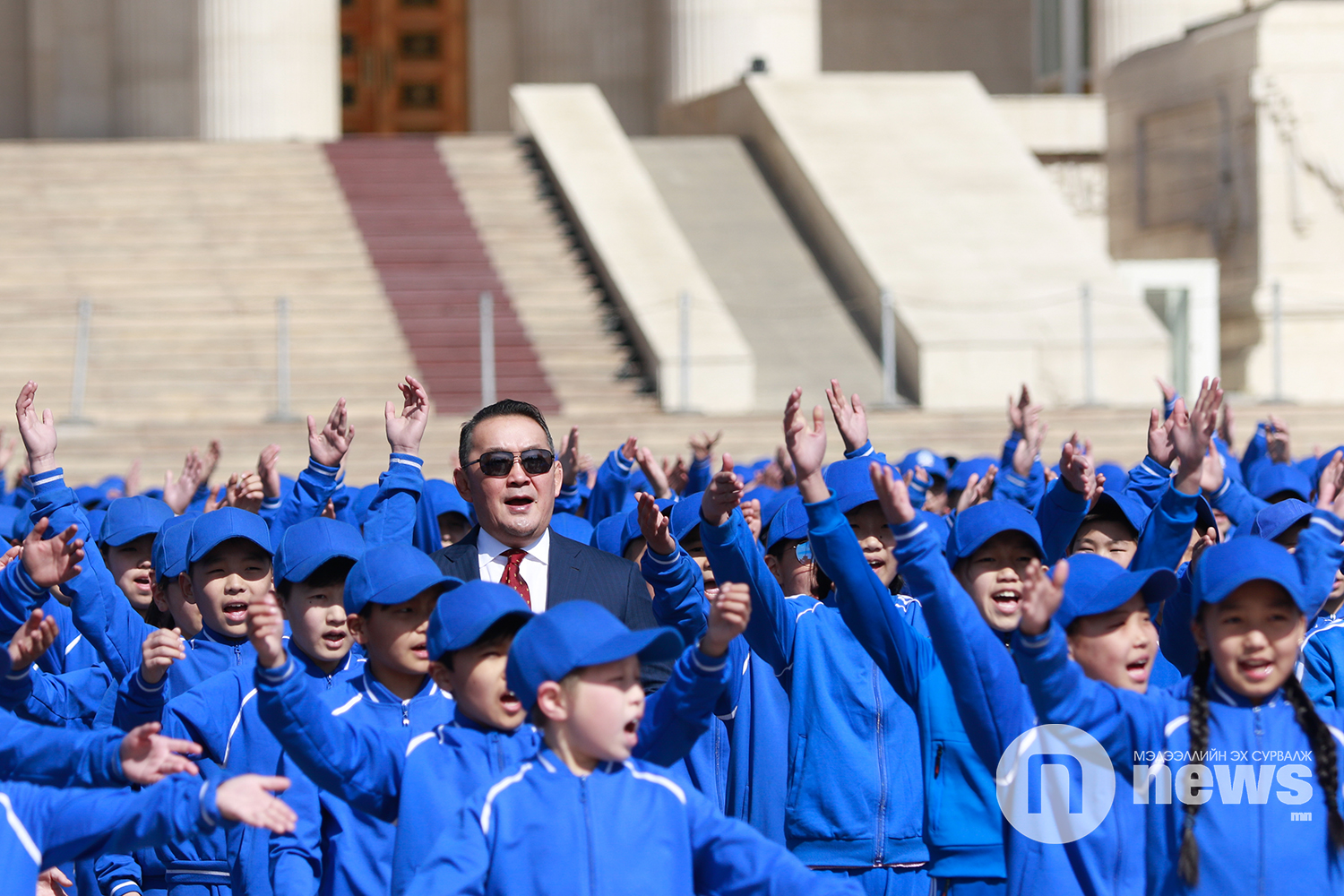Монгол Улсын Ерөнхийлөгч Х.Баттулга 3333 сурагчийн хамт Тусгаар тогтнол шүлэг уншлаа (24)