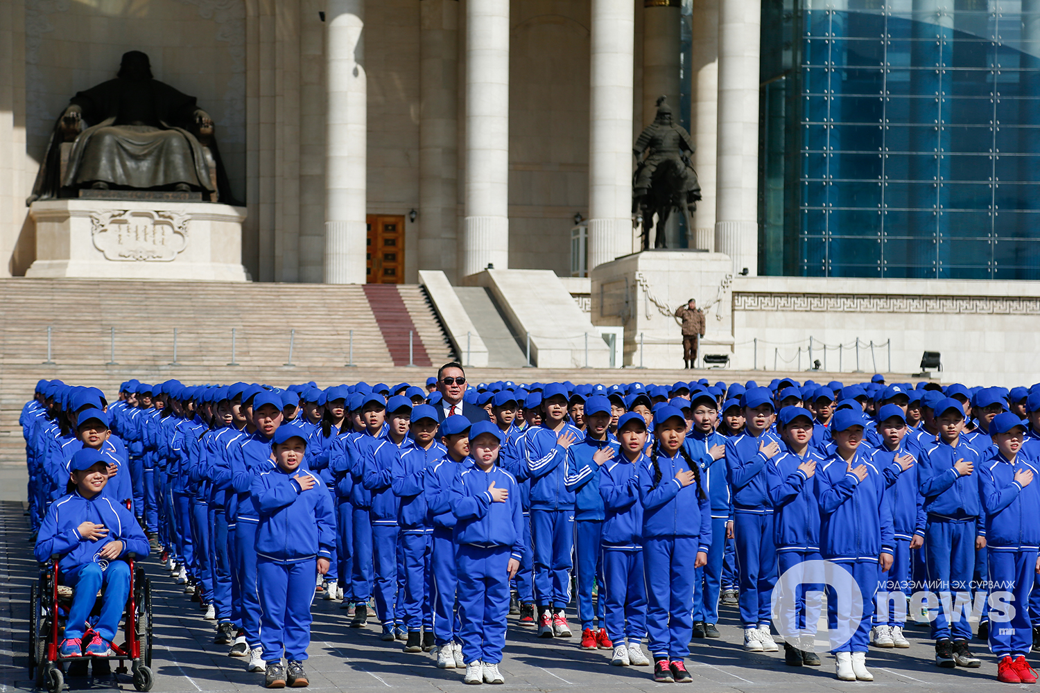 Монгол Улсын Ерөнхийлөгч Х.Баттулга 3333 сурагчийн хамт Тусгаар тогтнол шүлэг уншлаа (4)