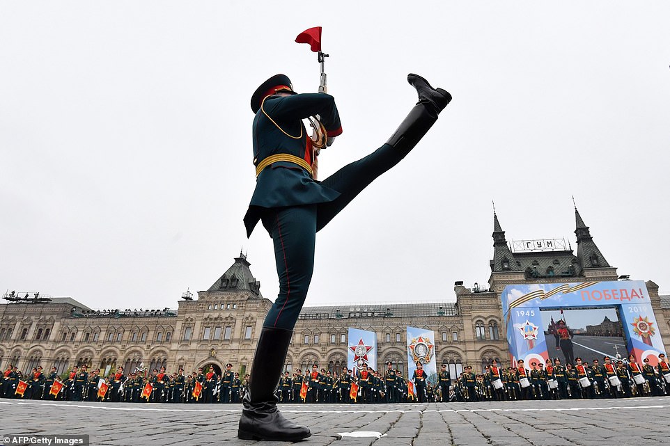 13283836-7011147-A_Russian_honour_guard_soldier_marching_across_Red_Square_in_Mos-a-2_1557416340877