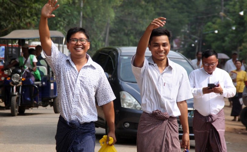 Мьянмарт 500 хоног хоригдсон сэтгүүлчид суллагджээ