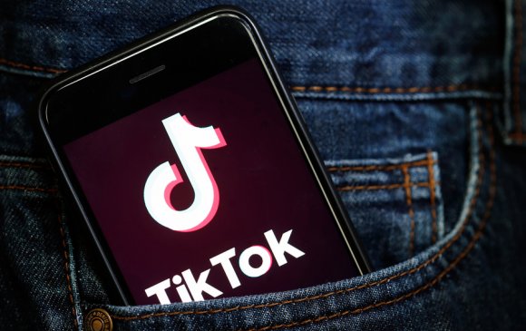 Tik Tok хөгжүүлэгч компани ухаалаг утас зохион бүтээнэ