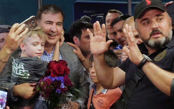 Зеленскийн ачаар Украинд эргэж ирсэн Саакашвили анхны мэдэгдлээ хийв