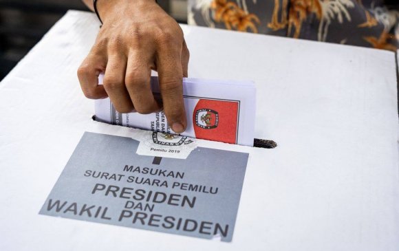 Индонезийн Ерөнхийлөгчийн сонгуульд луйвар орсон гэжээ