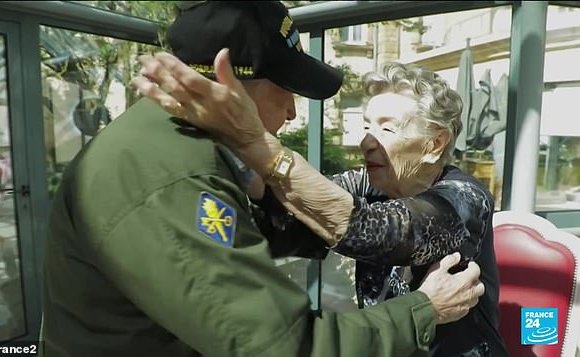 Америк цэрэг 75 жилийн дараа хайрттайгаа дахин уулзжээ