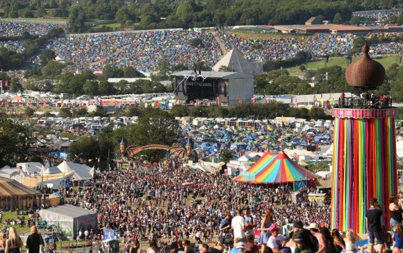 “Glastonbury Festival” 50 жилийн ойдоо зориулж дурсгалын ном гаргана