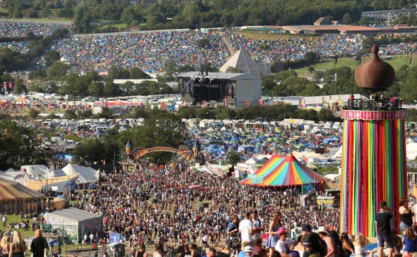 “Glastonbury Festival” 50 жилийн ойдоо зориулж дурсгалын ном гаргана