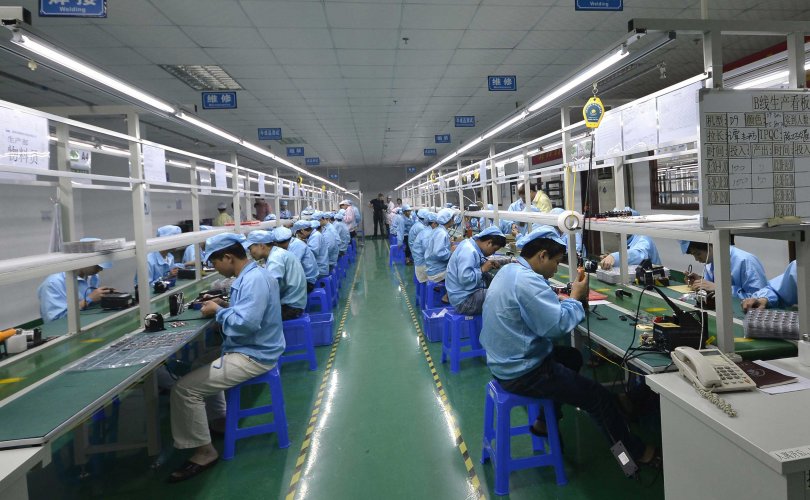 Шаардлагатай бол iPhone-ын үйлдвэрлэлийг Хятадаас бүрэн гаргана