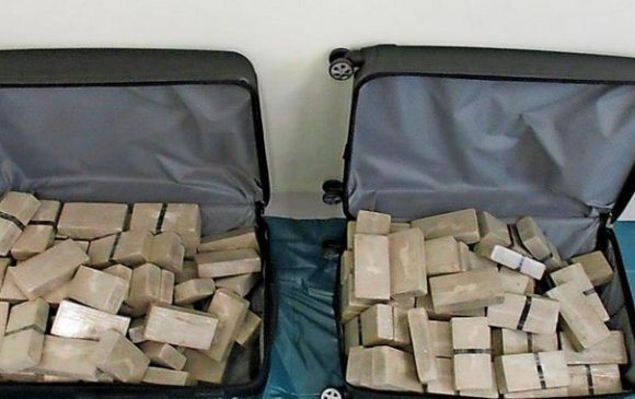 Монголын хоёр дипломатч 70 кг хар тамхи тээвэрлээд саатуулагджээ