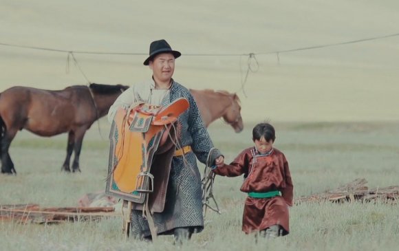 Монголын бахархалт аавыг алдаршуулна