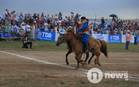 Монгол Улсын тод манлай уяач Т.Галбадрахын бор түрүү магнай хүртлээ