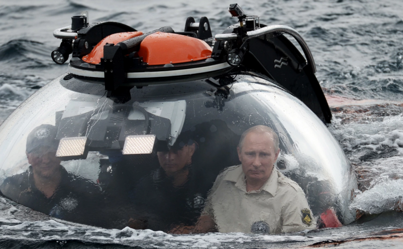 Путиныг далайд шумбаж байх хооронд Москвад 1000 гаруй хүн баривчлагдав