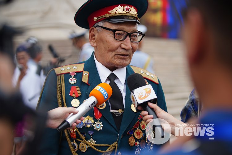 Төрийн далбааны өдөр: Цэргийн ёслолын жагсаал боллоо | News.MN