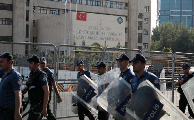 Туркийн цагдаа Курдэд ажиллагаа явуулж, 418 хүнийг баривчилжээ