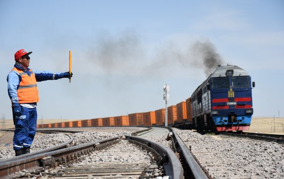 Ази-Европыг холбосон УБТЗ-ын гол замаар дамжин өнгөрсөн транзит чингэлгийн галт тэрэг 900-д хүрлээ