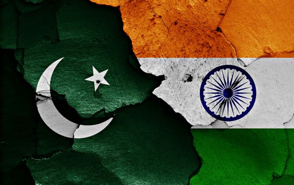 Пакистан улс Энэтхэгтэй худалдаагаа зогсоож, элчин сайдыг нь хөөв