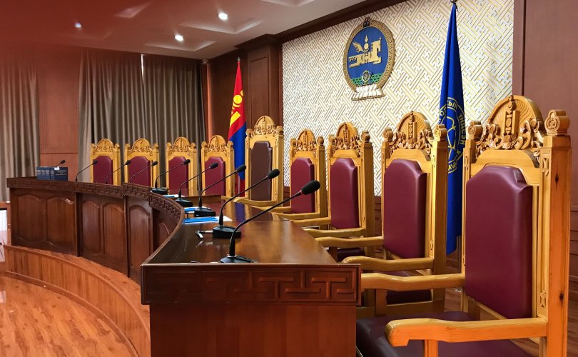 Үндсэн хуулийн Цэцийн дунд суудлын хуралдаан болно