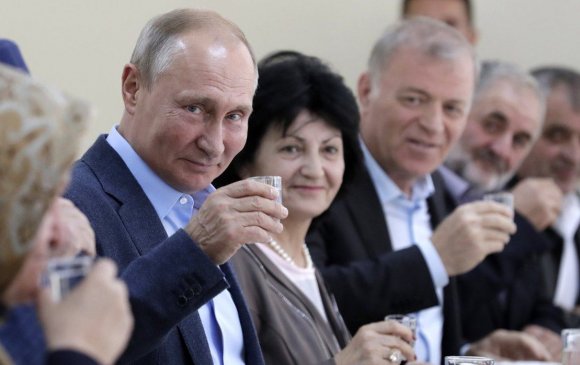 Путин амласнаа биелүүлж, Дагестанд архи уужээ