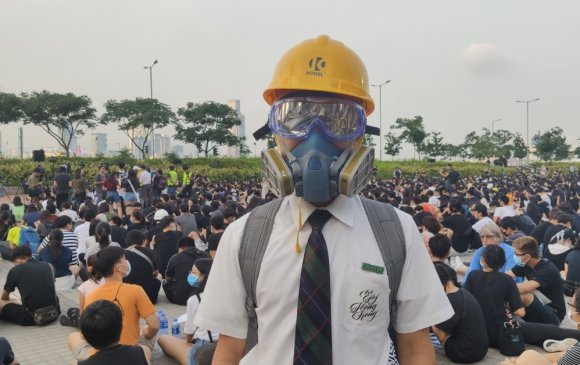 Хонгконгод оюутан сурагчид хичээл хаялт зарлав