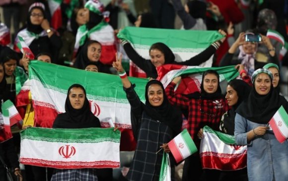 Иран эмэгтэйчүүд хөлбөмбөг үзэх эрхтэй болжээ