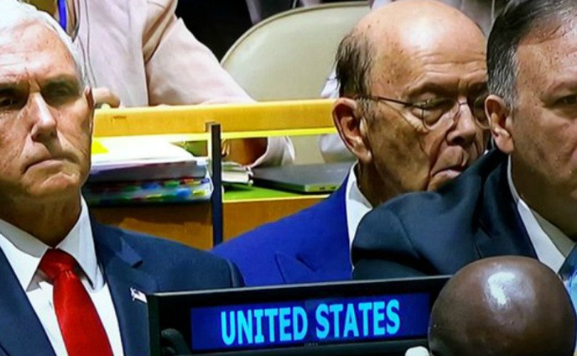 АНУ-ын сайд НҮБ-ын чуулган дээр Трампыг үг хэлэх үеэр унтжээ