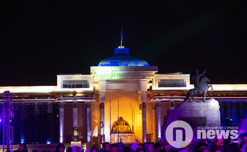ФОТО: Монголын хамгийн том лазер гэрлийн шоу