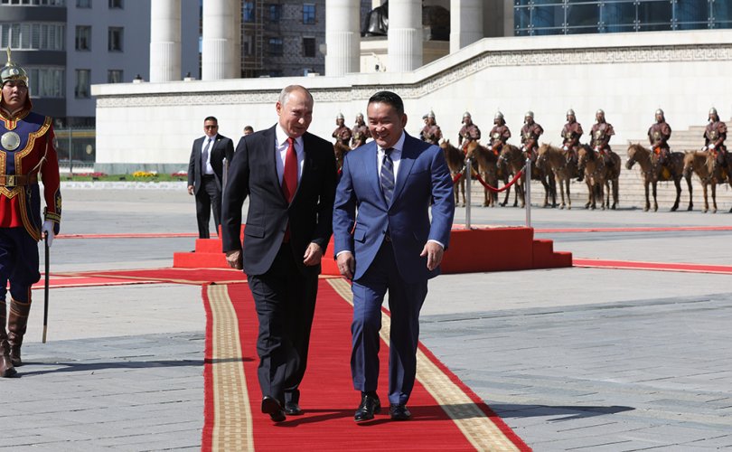 Ерөнхийлөгч Х.Баттулга ОХУ-ын Ерөнхийлөгч В.В.Путинг Сүхбаатарын талбайд угтав