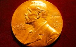 Жорж Р.Р Мартин Нобелийн уран зохиолын шагналд нэр дэвшжээ