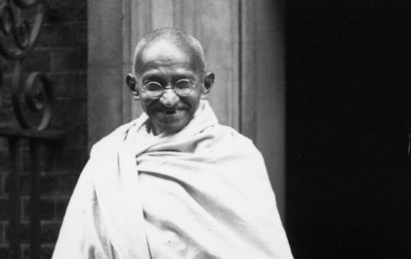 Махатма Гандийн чандрыг хулгайлжээ