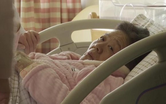 Хятад эмэгтэй 67 насандаа хүүхэд төрүүлж, улсдаа рекорд тогтоожээ