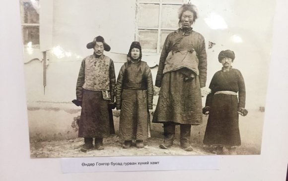 Нэгэн зууны өмнөх Монгол герман аялагчийн дуранд  