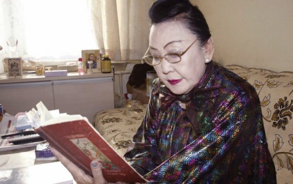 АУЗ Ш.Дулмаагийн шүлгээр “Тэнгэрлэг монгол бүсгүйчүүд” дуу бүтээжээ