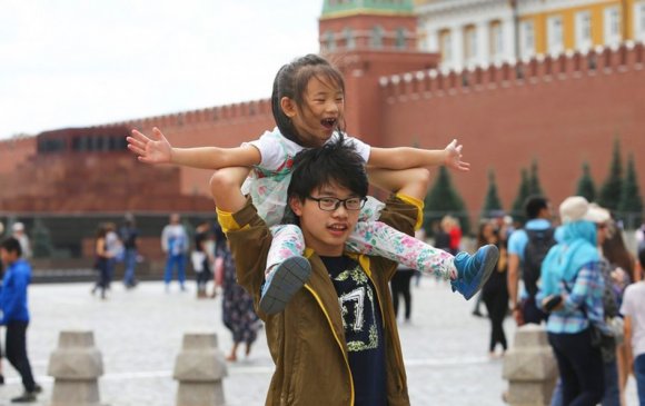 Оросууд Хятадад элэгтэй, АНУ-д дургүй