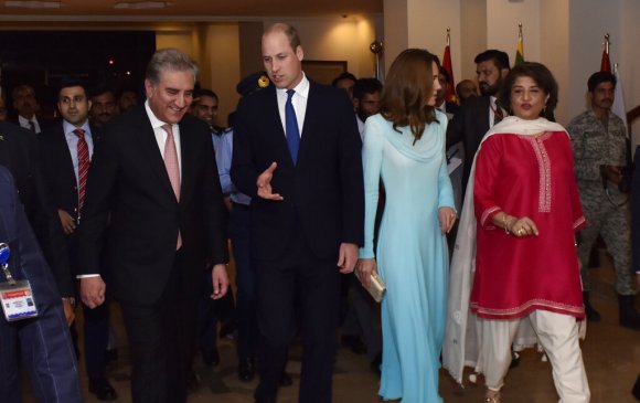 Их Британийн ханхүү эхнэрийнхээ хамт Пакистанд айлчлав