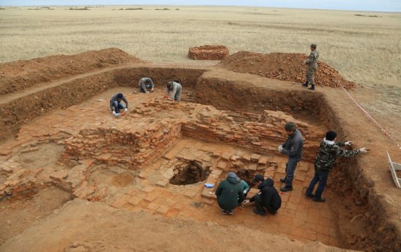 Археологичид Алтан ордон улсын 7 сүм, хийд илрүүлжээ