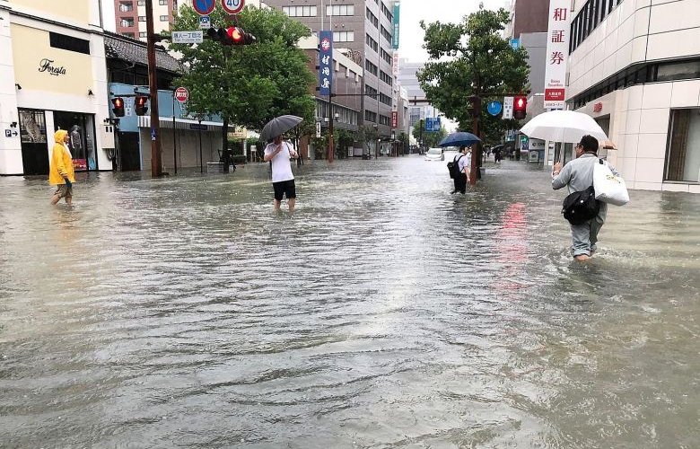 Японд аадар борооны улмаас 10 хүн амь үрэгджээ