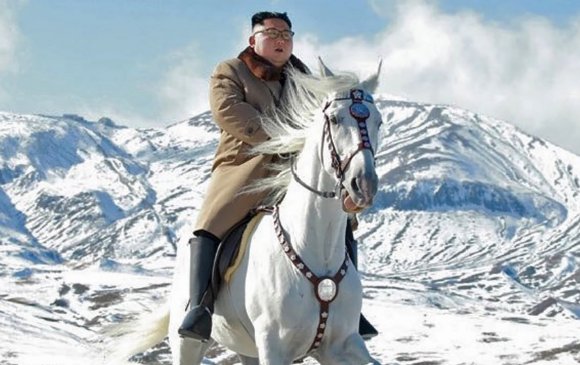 Цагаан морьтой Ким Жон Уны зураг “наргиан” биш