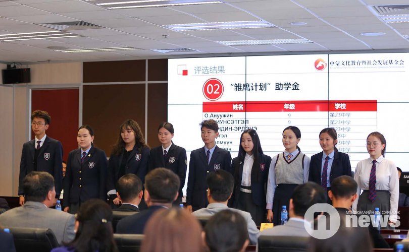 "Bank of China" төлөөлөгчийн газраас 54 сурагчдад тэтгэлэг гардууллаа