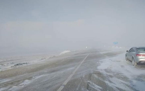 Орон нутгийн зам цас ихтэй, халтиргаа гулгаатай байна
