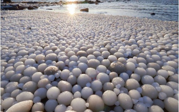 Финландын эрэг “мөсөн өндөг”-өөр хучигджээ