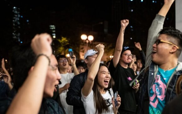 Хонгконгийн сонгууль: Ардчилсан хүчнийхний түүхэн ялалт