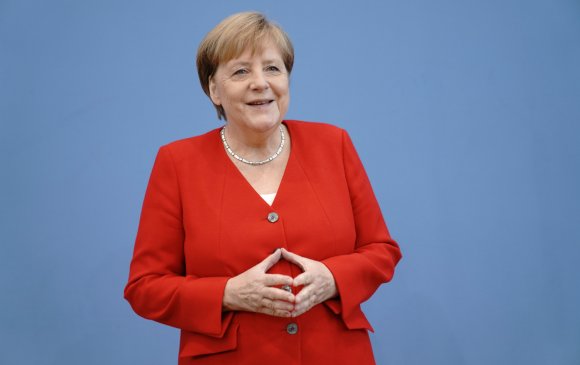 Ангела Меркель 9 дэх жилдээ оны нөлөө бүхий эмэгтэйгээр  тодорчээ
