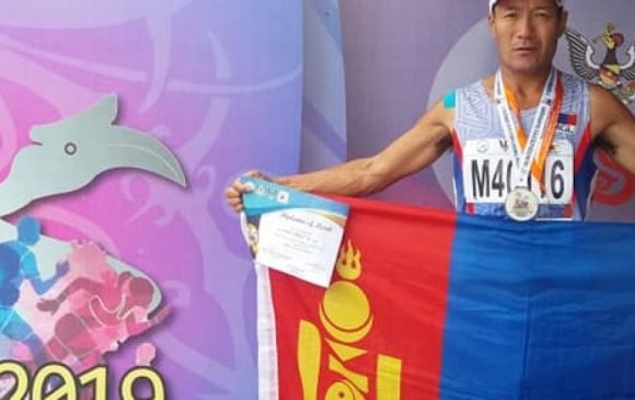 Ази тивийн аварга шалгаруулах тэмцээнээс мөнгөн медаль хүртэв
